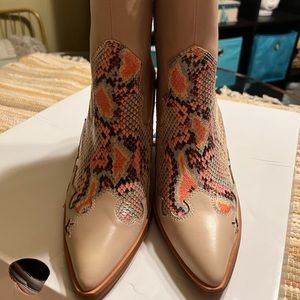 Tezza Runway Boots by Aldo!